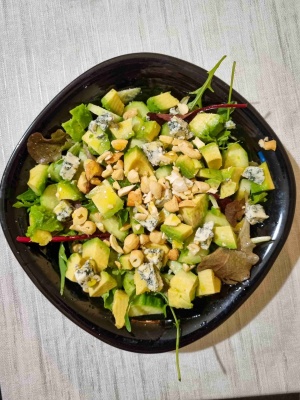 ЗЕЛЕНА САЛАТА СЪС СИНЬО СИРЕНЕ