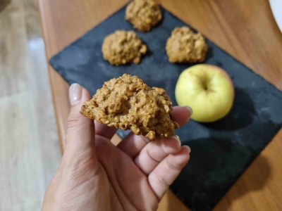 ОВЕСЕНИ БИСКВИТИ С ЯБЪЛКИ И КАНЕЛА