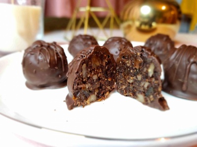 СУРОВИ БОНБОНИ С БАНАН И ШОКОЛАД