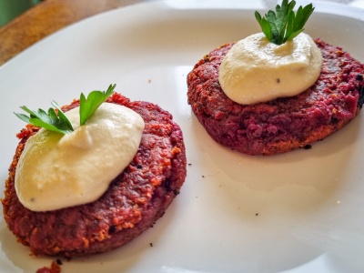 ВЕГАН КЮФТЕТА С ЦВЕКЛО И ЛЕЩА