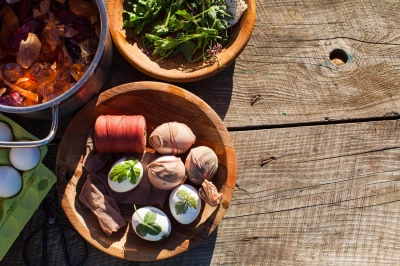 Боядисване на яйца с натурални бои